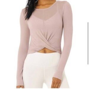 EUC Alo Yoga cover long sleeve top in lavender dusk.  Size medium